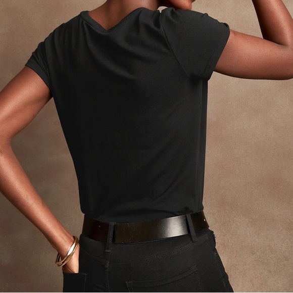 Bundle of 4 Banana Republic Factory timeless t-shirts - Picture 7 of 10